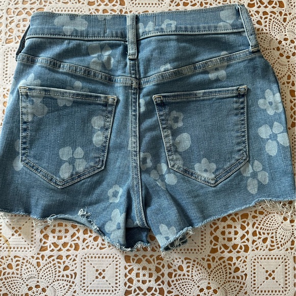 Hollister Light Blue Floral Denim Shorts Y2K style size 5 - Picture 4 of 4